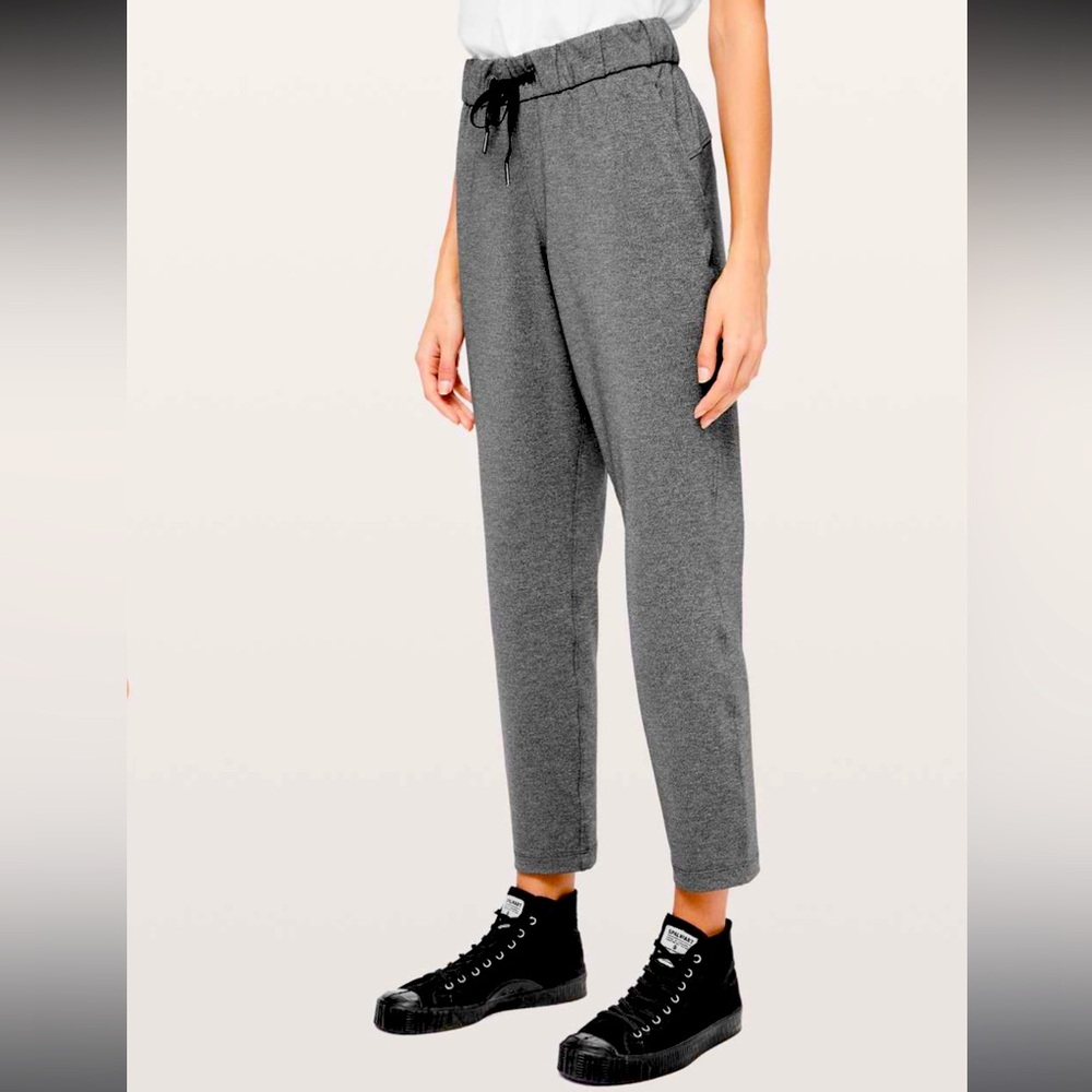 Women's Lululemon Size 6 On The Fly Pant 28” Heathered Black